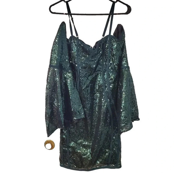 Wow Couture Dress Womens Green Small Sequins Cold Shoulder Holiday Christmas New - Picture 1 of 7